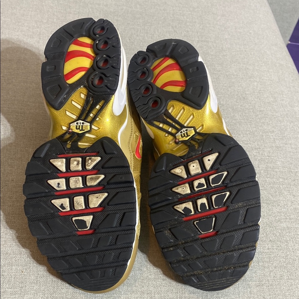 Nike Air Max Plus TN BG Metallic Gold Red Reflective AR0259-700 Youth US Size 7Y - Picture 3 of 12
